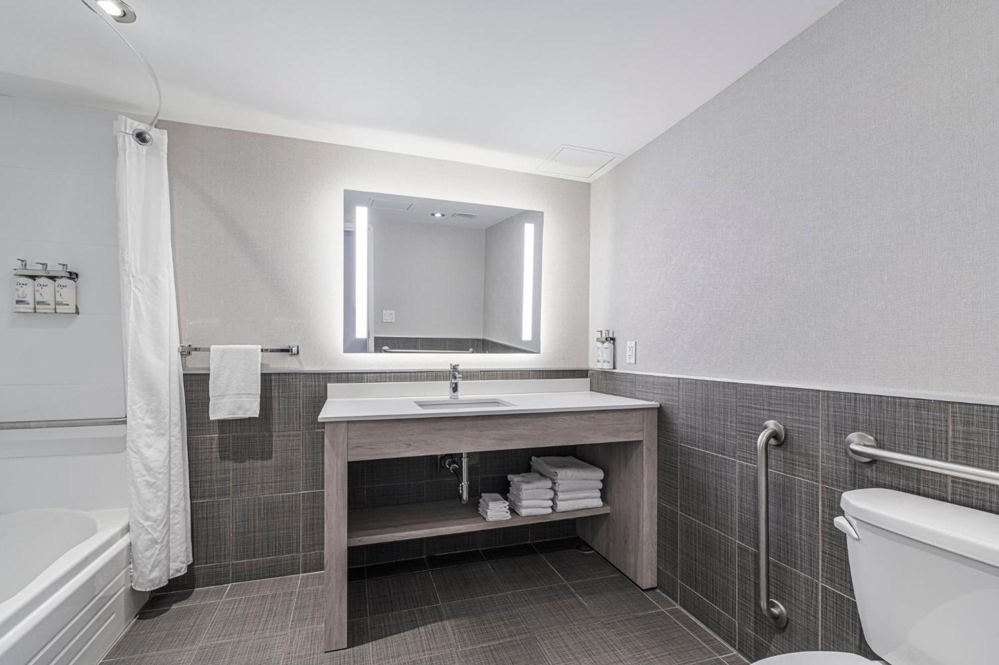 Holiday Inn Express Hotel & Suites Saint - Hyacinthe By Ihg Exteriér fotografie