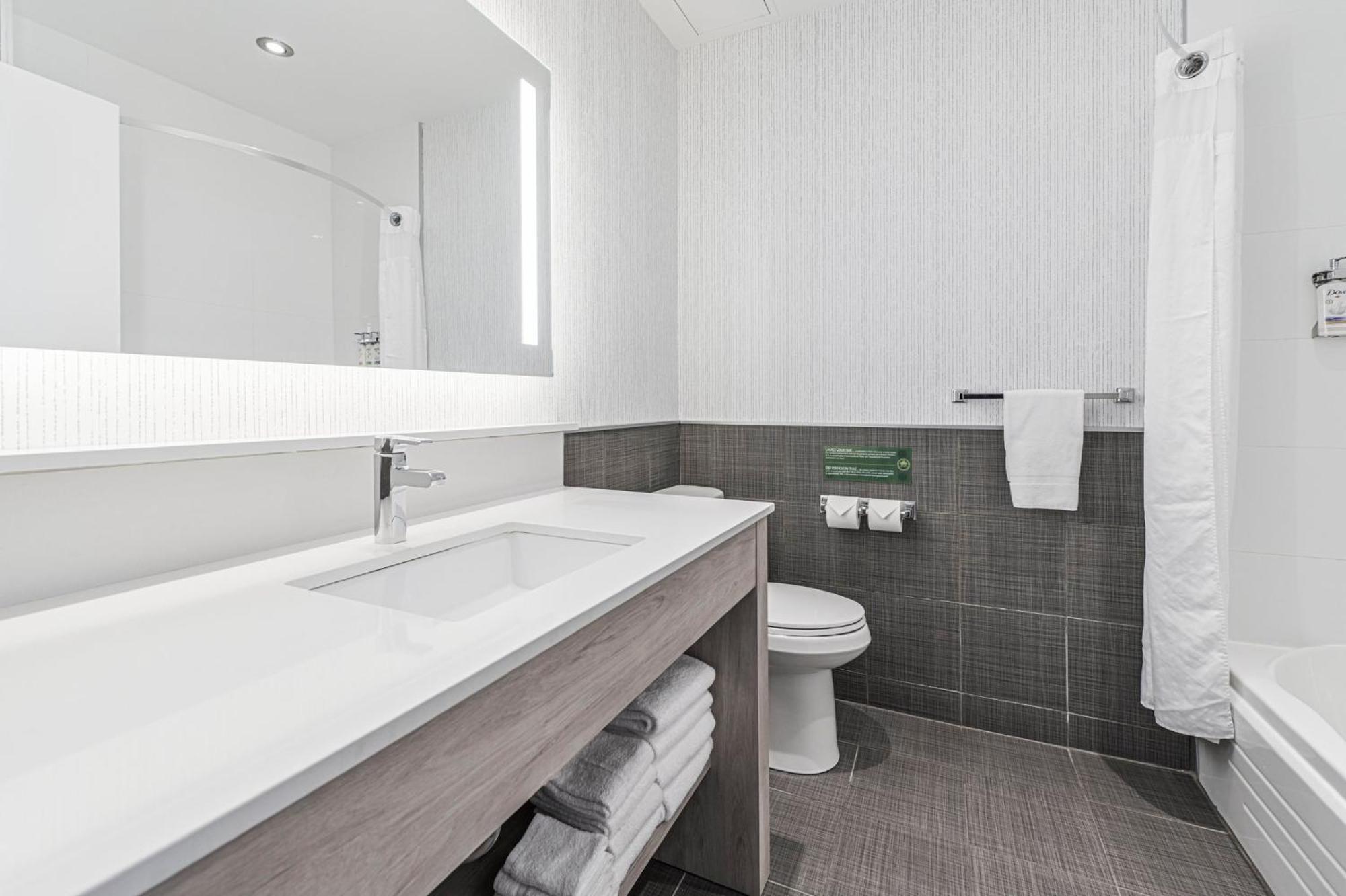 Holiday Inn Express Hotel & Suites Saint - Hyacinthe By Ihg Exteriér fotografie