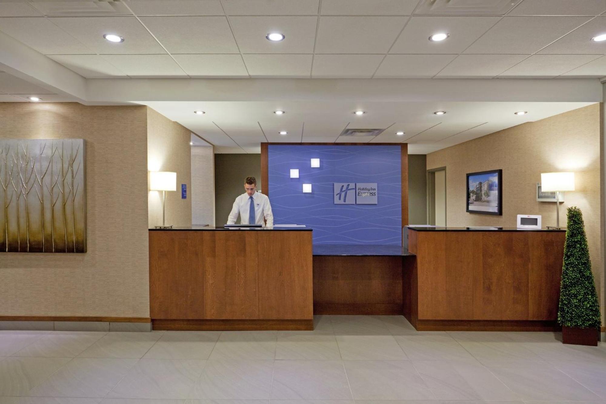 Holiday Inn Express Hotel & Suites Saint - Hyacinthe By Ihg Exteriér fotografie