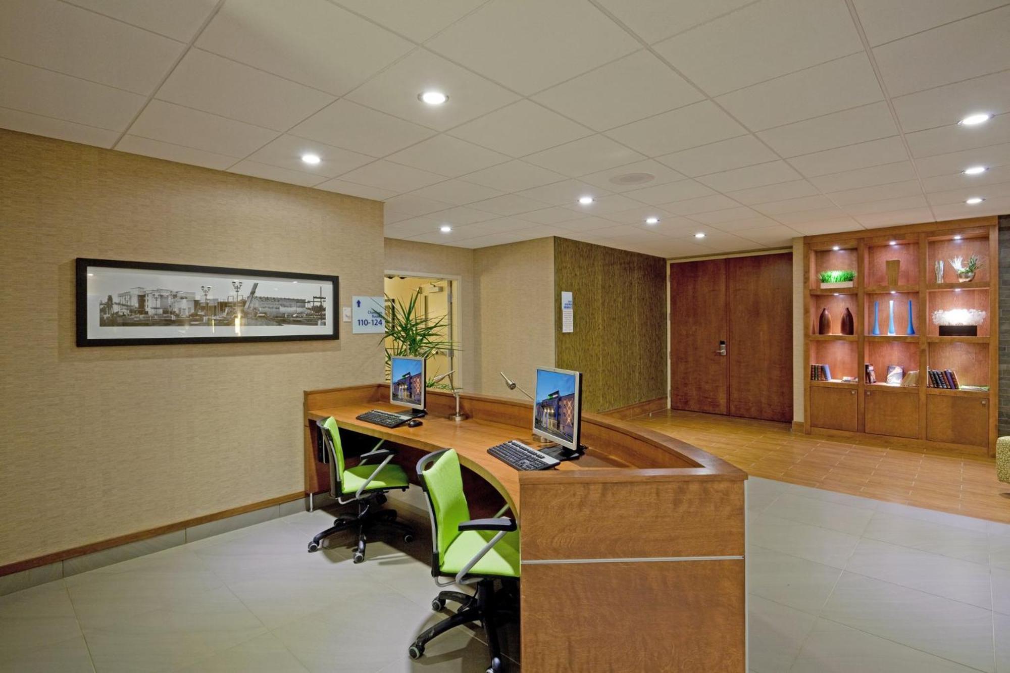 Holiday Inn Express Hotel & Suites Saint - Hyacinthe By Ihg Exteriér fotografie