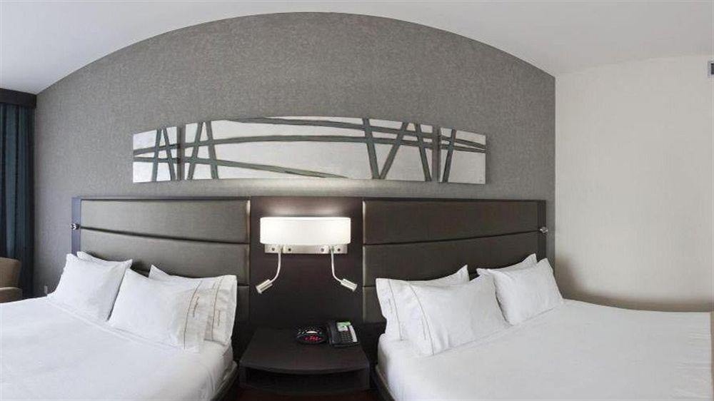 Holiday Inn Express Hotel & Suites Saint - Hyacinthe By Ihg Exteriér fotografie